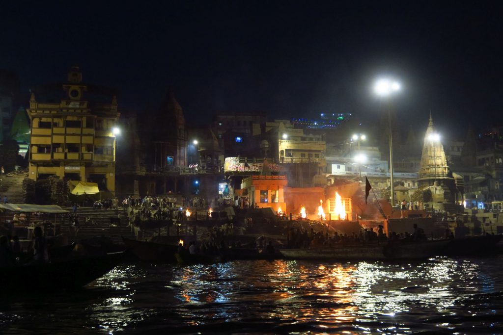 Kremacja ciał w Varanasi
